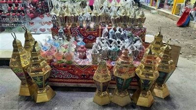 خاص| الفوانيس ترسم البهجة الرمضانية على وجوه أبناء كفرالشيخ 