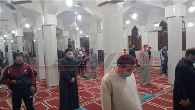  المئات يؤدون صلاة التراويح بكفر الشيخ وسط تطبيق الإجراءات الاحترازية