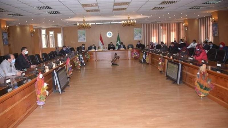 محافظ الشرقيه يبحث