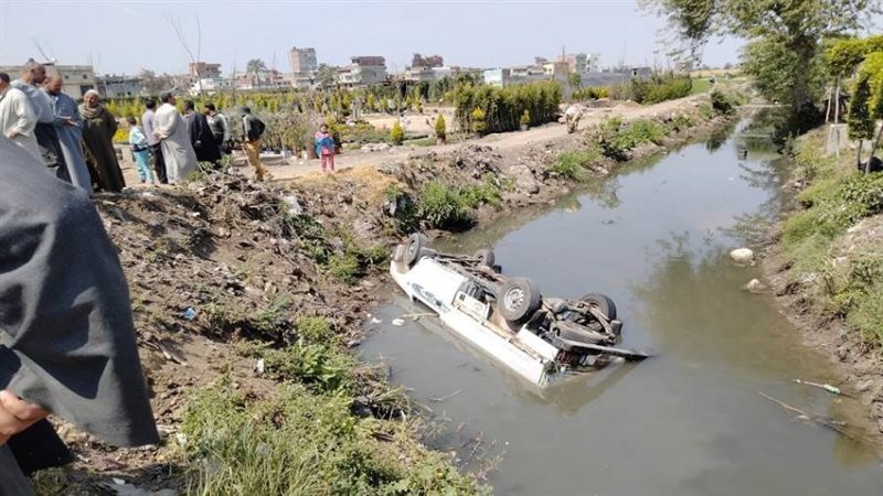 انقلاب سيارة فى ترعة