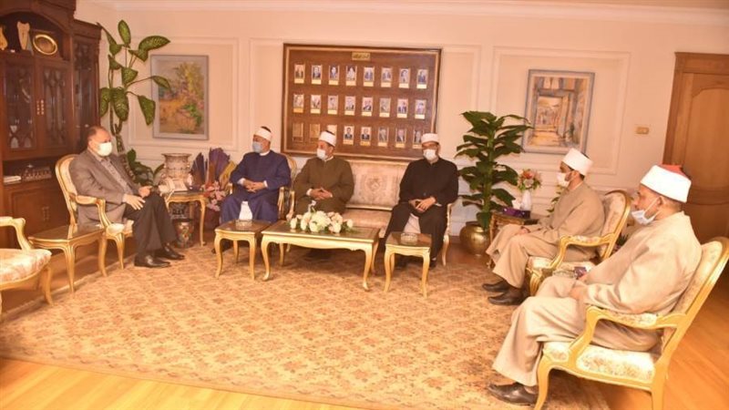 محافظ أسيوط يلتقي