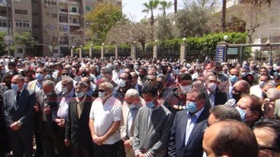 قيادات صحفية وبرلمانيون يشاركون جنازة الراحل مكرم محمد أحمد