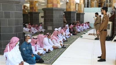  بعد استخدام كاميرات حرارية صلاة اول جمعة بالحرم المكى فى رمضان