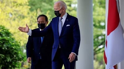 بايدن يعلن التزامه ورئيس وزراء اليابان بالتنسيق بشأن ملفات الصين وكوريا الشمالية