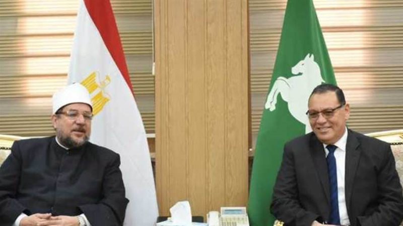 محافظ الشرقية يهدي