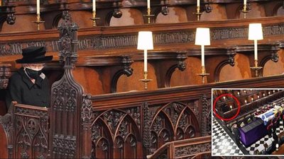 عاجل| جلست والحزن في عينيها.. دموع ملكة 