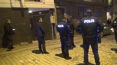 تحرش بفتاة وراودها عن نفسها فألقت الشرطة القبض عليه (فيديو)