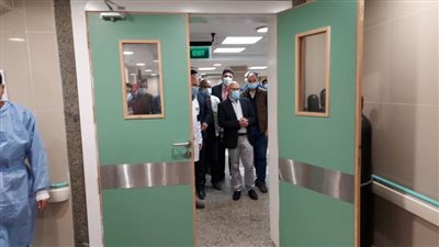 محافظ  بورسعيد يتابع سير العمل بمستشفى السلام ويشيد بجهود أبطال الجيش الأبيض