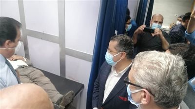 وزير التعليم العالي يتفقد مستشفى بنها الجامعي للاطمئنان على مصابي حادث قطار طوخ
