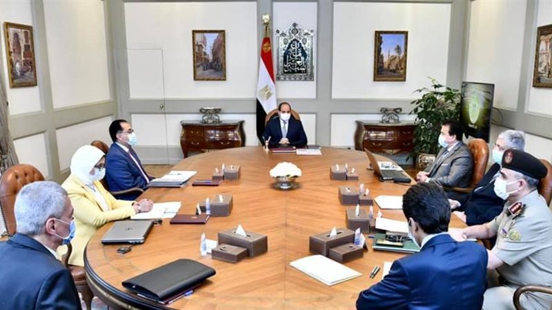 الرئيس يتراس الاجتماع