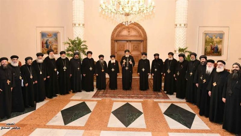 البابا مع الأساقفة