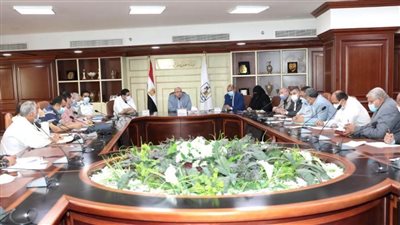 محافظ بني سويف يتابع تنفيذ مشروعات الخطة الاستثمارية