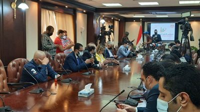  كرم جبر يستقبل السفير الفرنسي لتسليمه تراخيص 