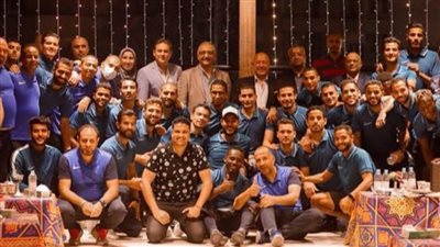 مسؤولو نادي البنك الأهلي يجتمعون مع لاعبي الفريق وجهازهم الفني