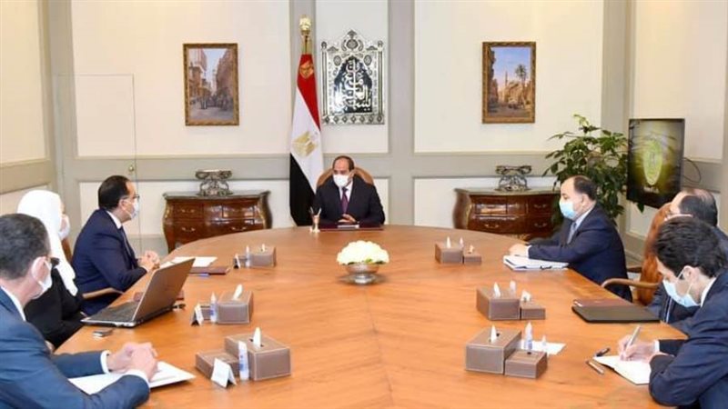 الرئيس خلال الاجتماع