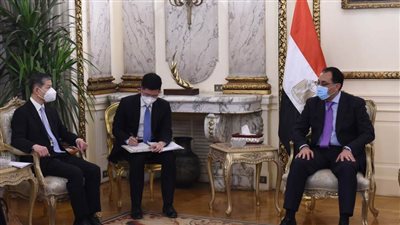 رئيس الوزراء يلتقى سفير الصين بالقاهرة ويطلب سرعة وصول اللقاحات المتعاقد عليها