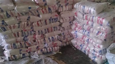 ضبط أكثر من 11 طن سكر تمويني عقب الاستيلاء عليه