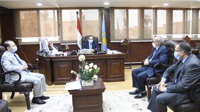 محافظ الغربية يبحث الموقف التنفيذي لمشروعات الرصف