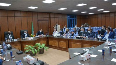 محافظ المنيا يلتقي نواب البرلمان لمناقشة وحل عدد من المشاكل والطلبات 