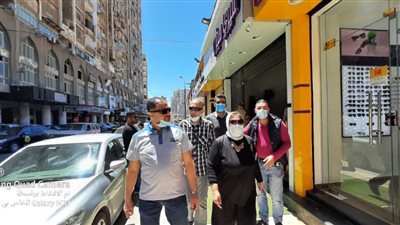 حمله شاملة لحي شرق بالإسكندية على المحال لتطبيق الإجراءات الاحترازية من كورونا