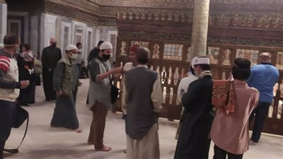 مئات الزائرين يتوافدون لزيارة قبة الإمام الشافعي بعد افتتاحها