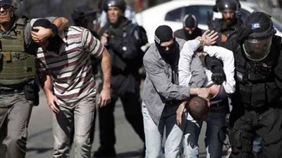 شرطة الاحتلال تعتقل عشرات الفلسطينيين بعد اشتباكات في القدس