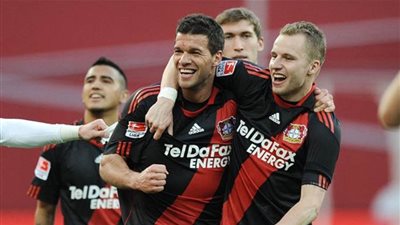 باير ليفركوزن يفوز على فرانكفورت 3-1 في الدوري الألماني لكرة القدم