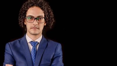 أحمد غنام يكتب: طفل يلعب بقاموس أكسفورد