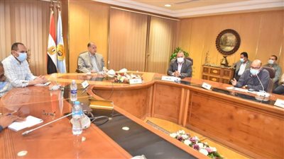 محافظ أسيوط يترأس اجتماع لجنة إدارة أزمة كورونا ويشدد على تطبيق الإجراءات الاحترازية