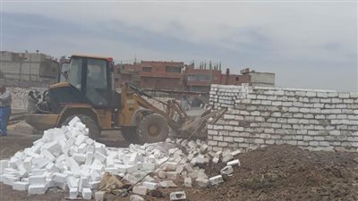 مراكز المنيا تواصل تنفيذ حملات إزالة التعديات على الأراضي الزراعية وأملاك الدولة