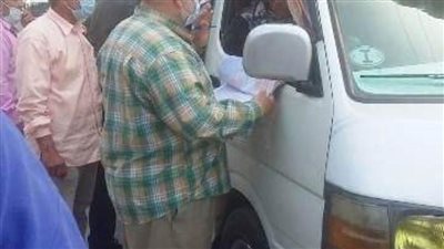 محافظ الشرقية يتابع انتظام سير الحركة بمواقف سيارات الأجرة