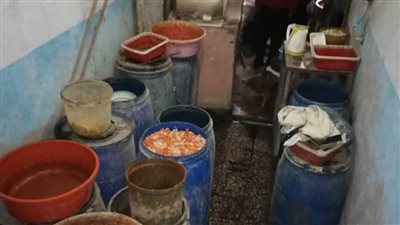 ضبط 1600 عبوة مواد غذائية منتهية الصلاحية و8 أطنان أعلاف مجهولة بالبحيرة