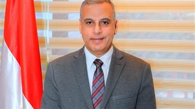 محافظ سوهاج يهنئ رئيس الوزراء ووزير الدفاع ورئيس الأركان بذكرى تحرير سيناء