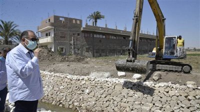 محافظ أسيوط يتفقد أعمال تبطين ترعة مسارة العمومية بمركز ديروط