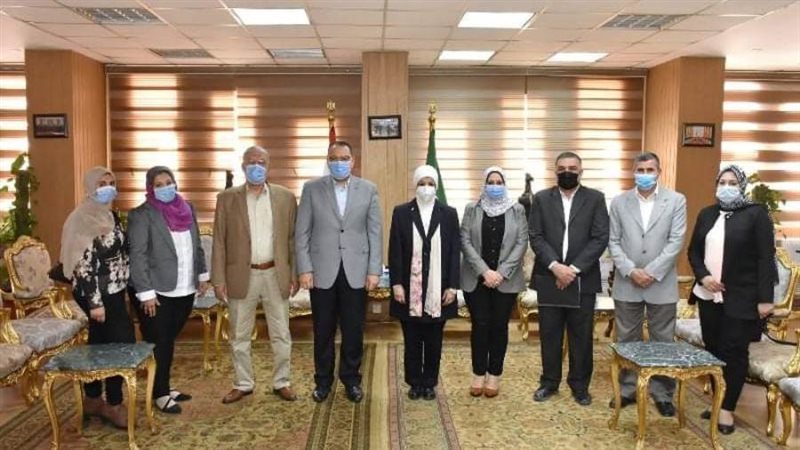 محافظ الشرقيه مع