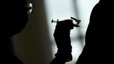 عاجل| تعرف على أعراض التطعيمات ضد كورونا في 5ولايات أمريكية