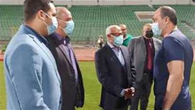 محافظ بورسعيد يكافئ لاعبى المصرى وجهازهم الفنى عن الأداء الجيد أمام الأهلى