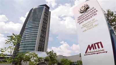 ماليزيا تدرس تشديد تقييد الحركة في عدة ولايات بسبب كورونا