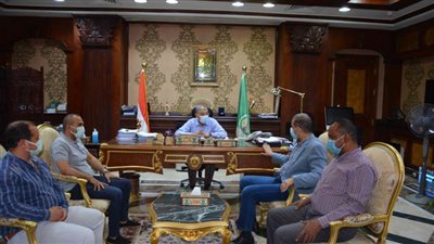 محافظ المنيا يوجه بتذليل كافة العقبات لإنهاء أعمال رصف شارع عدنان المالكي