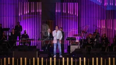  مدحت صالح يتألق والجمهور يغني معه 