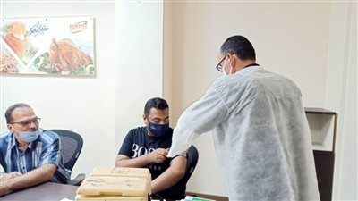 وكيل صحة الشرقية يتابع تطعيم المواطنين بلقاح كورونا بالمنشآت الصناعية