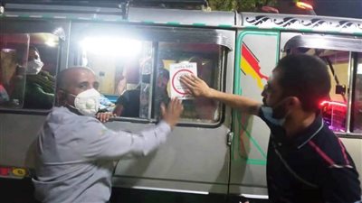 حملات توعية بخطورة كورونا وتوزيع كمامات مجانًا بسوهاج بعد غلق الحدائق في شم النسيم