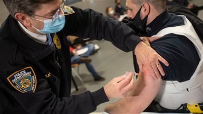 تقرير: انخفاض مستويات التلقيح بين عناصر الشرطة الأمريكية يهدد الصحة العامة