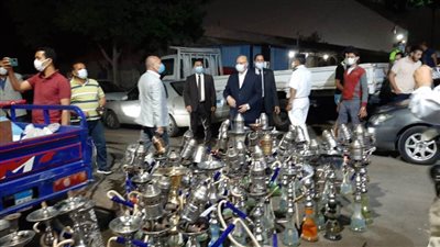 مصادرة ٤ آلاف شيشة وغلق ١٤٥ مقهى مخالف بالقاهرة وإزالة إشغالات مقاهٍ