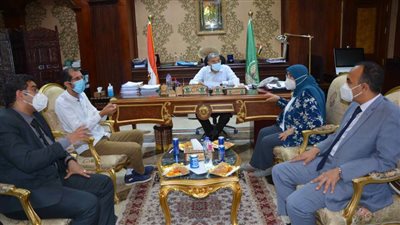 محافظ المنيا يستقبل فرق التواصل المجتمعي لنشر الوعي فى الوقاية من كورونا