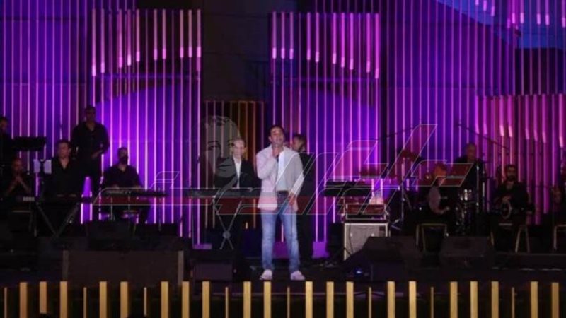 مدحت صالح يضئ مسرح