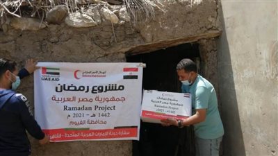 الهلال الأحمر الإماراتي يوزع مواد غذائية على 4 محافظات مصرية 