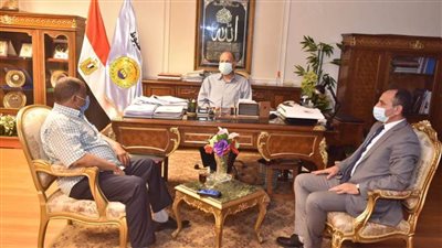 محافظ أسيوط يلتقي وكيل وزارة التموين للاطمئنان على انتظام توريد القمح المحلي للشون والصوامع