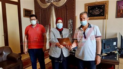 تسليم 10 عقود تقنين أراضي أملاك الدولة لمواطني كفر الشيخ