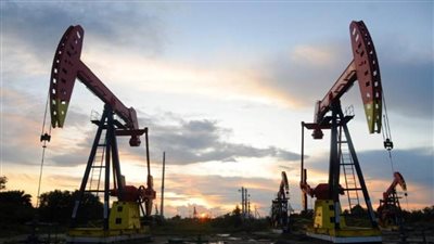 تراجع أكبر من المتوقع في مخزونات الخام الأمريكية .. وزيادة في البنزين